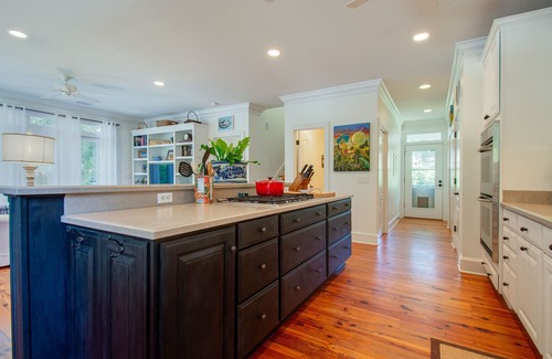 Olde Town House | Cozy Bluffton Cottage in Old Town.