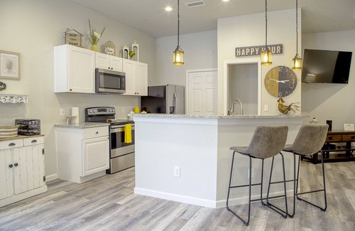 Granbury House | Cozy Bo-Ho Lake Retreat