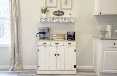 Granbury House | Cozy Bo-Ho Lake Retreat