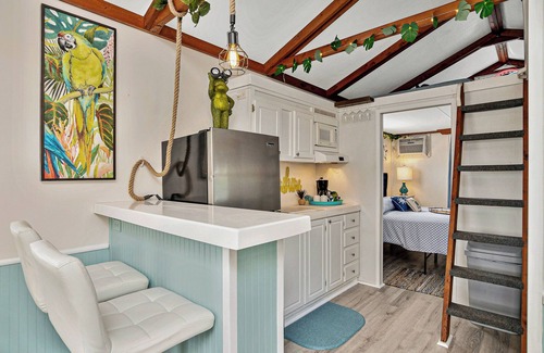 Fort Myers Beach Resort | Cozy Boathouse in Fort Myers Beach