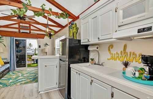 Fort Myers Beach Resort | Cozy Boathouse in Fort Myers Beach