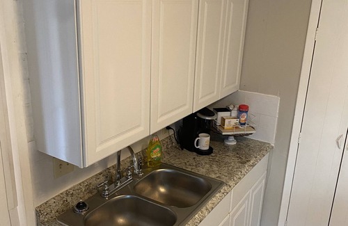 College Park Apartment | Cozy Boho Apartment ~5 mins from ✈️ Sleeps 4. Historical Area