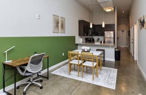 Downtown Des Moines Apartment | Cozy Boho-Chic Downtown 2BD/2BR - Downtown DSM