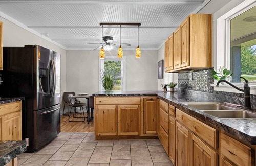 Waddy House | Cozy Bourbon Trail Stay | Jacuzzi Tub & Best Views
