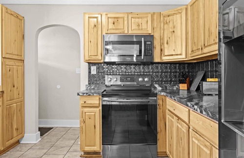 Waddy House | Cozy Bourbon Trail Stay | Jacuzzi Tub & Best Views