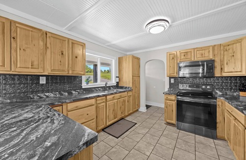 Waddy House | Cozy Bourbon Trail Stay | Jacuzzi Tub & Best Views