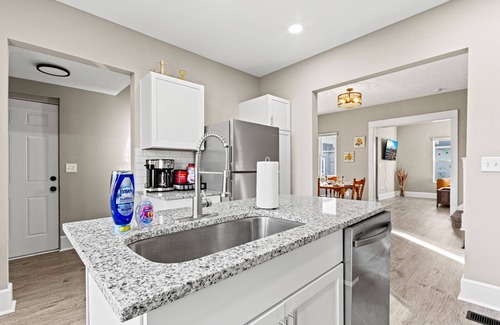 Holy Cross House | Cozy Brand New 3BR/1BA Remodel - Close To It All!