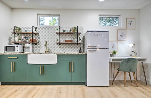 Limona Improvement Apartment | Cozy Brandon Guest Studio w/Pool & Hot Tub!