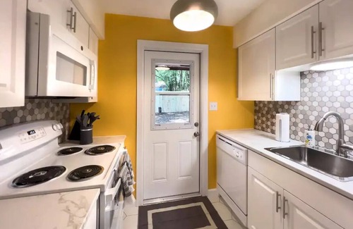 Alachua House | Cozy & bright 2-bedroom townhouse in Alachua