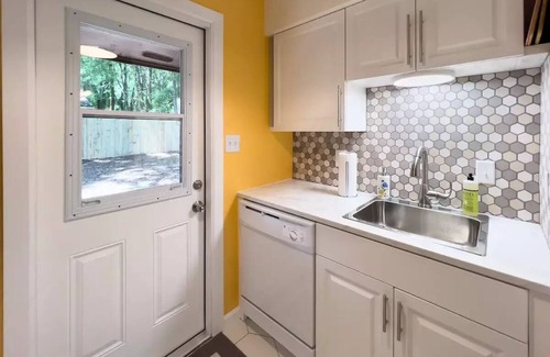 Alachua House | Cozy & bright 2-bedroom townhouse in Alachua
