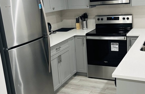 Southwest Calgary House | Cozy bright and spacious 1 bedroom basement suite in Southwest Calgary