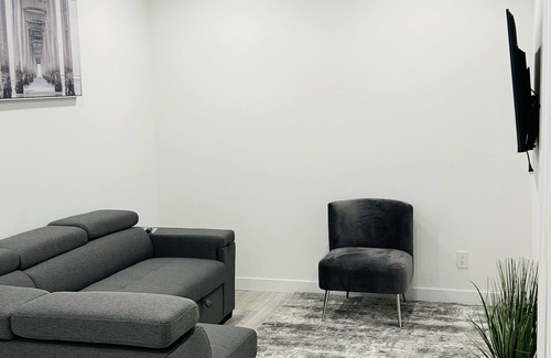 Southwest Calgary House | Cozy bright and spacious 1 bedroom basement suite in Southwest Calgary