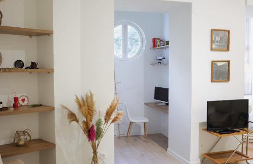 Vera Apartment | Cozy & Bright Apartment in the Heart of Tbilisi