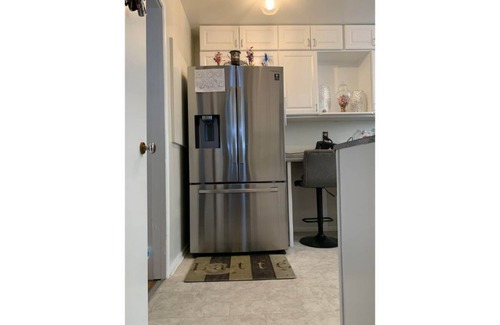 North Hollywood House | Cozy Bright Corner Home: Near Universal Studios