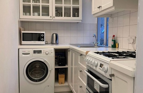 Royal Borough of Kensington and Chelsea Apartment | Cozy & Bright one bedroom flat in charming Chelsea