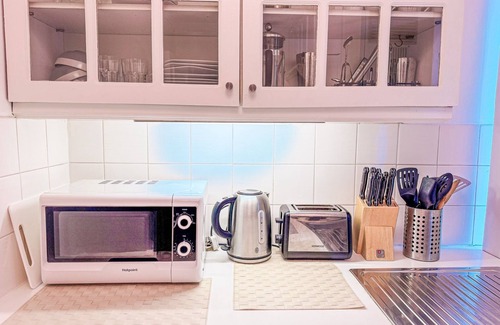 Royal Borough of Kensington and Chelsea Apartment | Cozy & Bright one bedroom flat in charming Chelsea