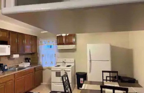 Queens Apartment | Cozy, Bright & Quiet apartment unit. Close to mall & transportation.