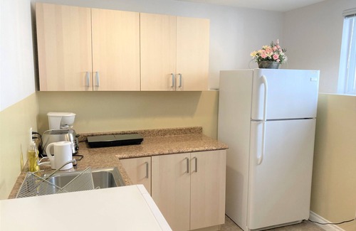 Maple Ridge House | ❤️ Cozy, bright, quiet suite in nice area ✔ Long stays