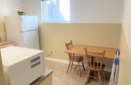 Maple Ridge House | ❤️ Cozy, bright, quiet suite in nice area ✔ Long stays