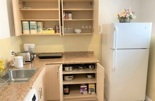 Maple Ridge House | ❤️ Cozy, bright, quiet suite in nice area ✔ Long stays