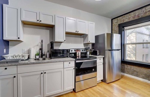 Lower East Side Apartment | Cozy Bright Studio | McKinley Beach & Brady St