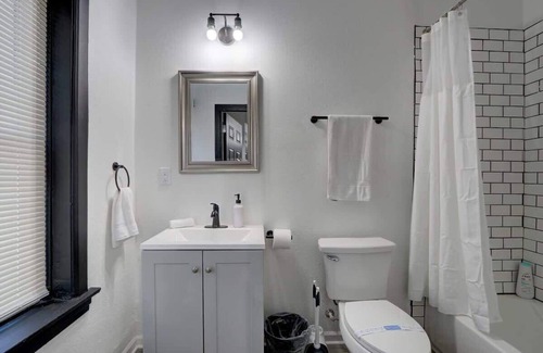 Lower East Side Apartment | Cozy Bright Studio | McKinley Beach & Brady St