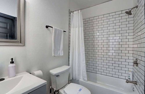 Lower East Side Apartment | Cozy Bright Studio | McKinley Beach & Brady St