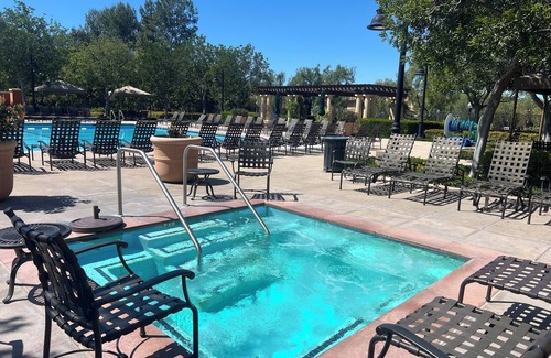 Portola Springs House | Cozy & Bright Townhouse, Pool+Basketball+Tennis Across the Way