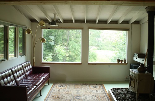 Neversink Cabin | Cozy Brook Side Cabin Woods