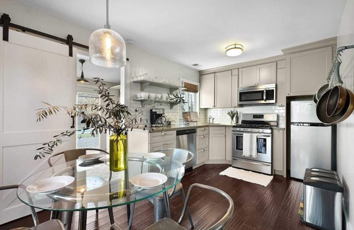 Sonoma House | Cozy Bungalow 2 Bedroom Retreat with Heated Pool