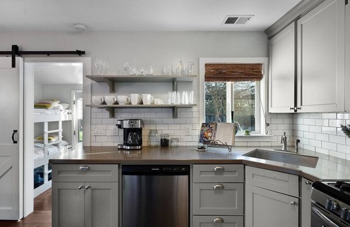 Sonoma House | Cozy Bungalow 2 Bedroom Retreat with Heated Pool