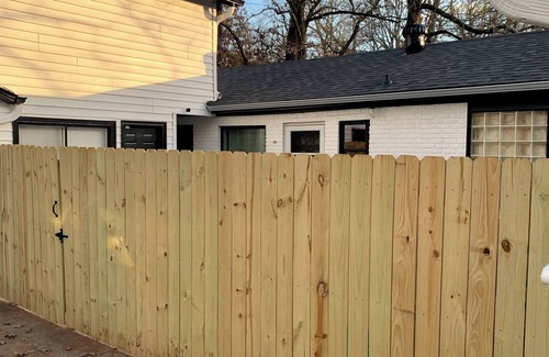 Little Rock House | Cozy Bungalow 3bdrm, 2.5ba, Hot Tub, Fenced Yard