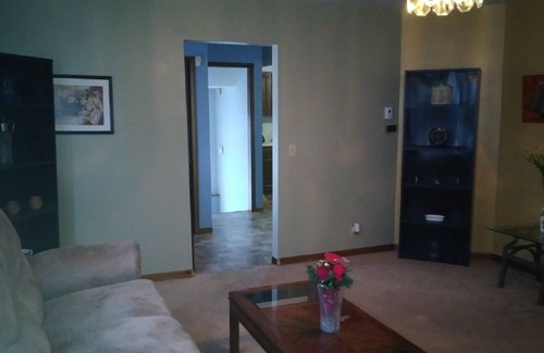 South Broadway House | Cozy Bungalow-5 min to Downtown/MetroHealth
