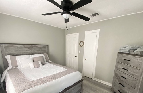 Jacksonville House | Cozy Bungalow - Close to Downtown!