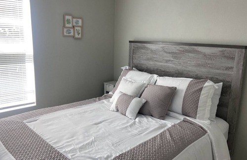 Jacksonville House | Cozy Bungalow - Close to Downtown!