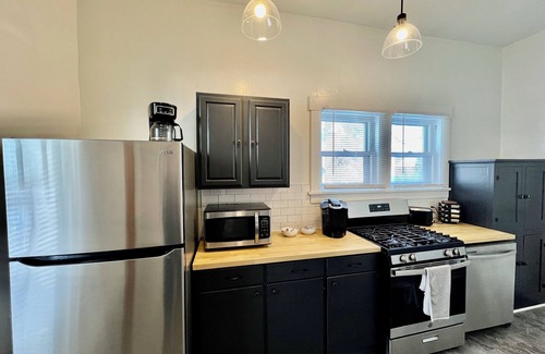 Champaign House | Cozy Bungalow - Close to Campus + Nespresso Coffee Maker!