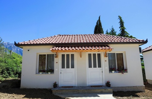 Berat House | Cozy bungalow in charming Roshnik Village 101