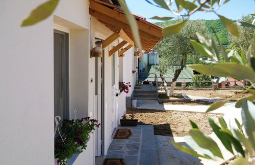 Berat House | Cozy bungalow in charming Roshnik Village 101