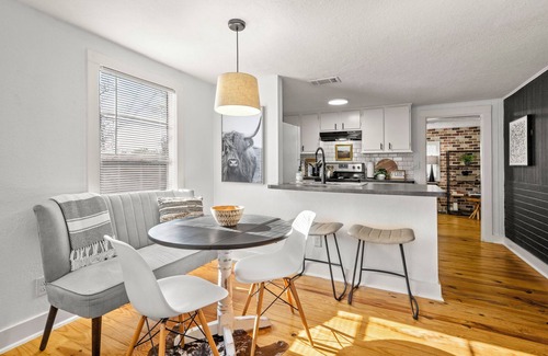 Tomball House | Cozy bungalow in charming Old Town Tomball