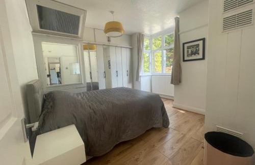 Cuffley House | Cozy bungalow in great location