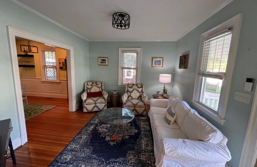 Richmond House | Cozy bungalow in prime location!n