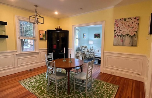 Richmond House | Cozy bungalow in prime location!n