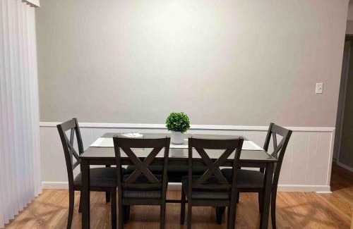 Madison Heights House | Cozy Bungalow in Madison Heights