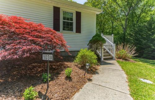Old Mystic House | Cozy Bungalow Just Minutes from Mystic, Westerly Beaches, Boating and Casinos! bungalow