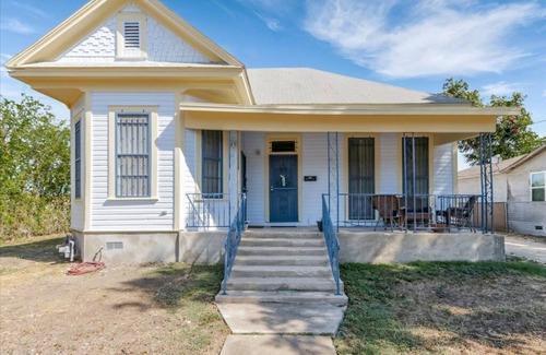 Denver Heights Apartment | Cozy Bungalow Minutes From Downtown San Antonio
