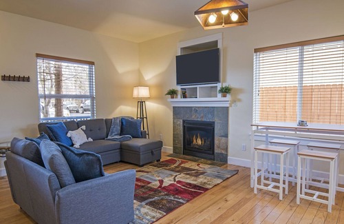 Old Farm District House | Cozy bungalow - minutes from downtown & Old Mill district
