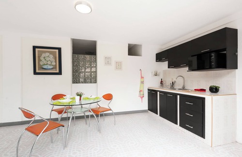 Las Palmas House | Cozy bungalow near Downtown