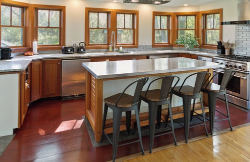 Skaneateles House | Cozy Bungalow Retreat: 4BR, Deck, Media Room, 2 Miles from Skaneateles Village