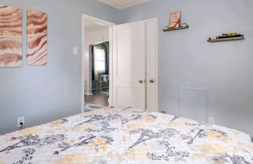 Portsmouth House | Cozy Bungalow