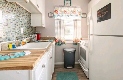 Portsmouth House | Cozy Bungalow